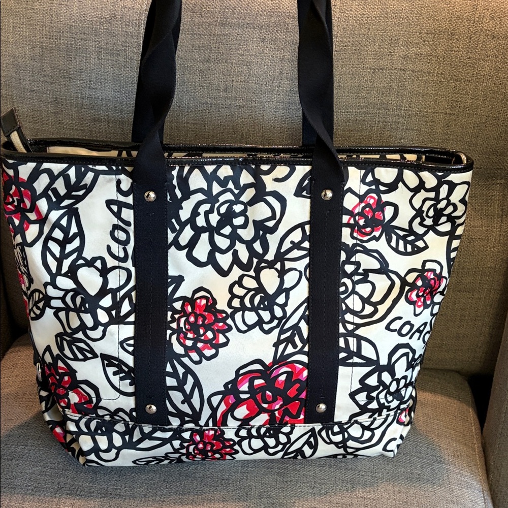 COACH Poppy Daisy Floral Graffiti Tote Bag - Black and Red. 18”x14”x4” Preloved - Picture 7 of 15